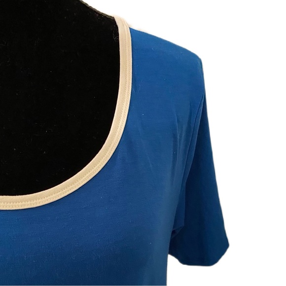 💙LULAROE ROYAL BLUE SOLID PERFECT TEE💙 - Picture 2 of 5